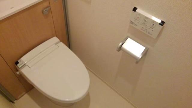 トイレ　温水洗浄便座