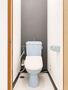 トイレ　トイレは壁紙と床をリフォームし、温水洗浄便座に交換！