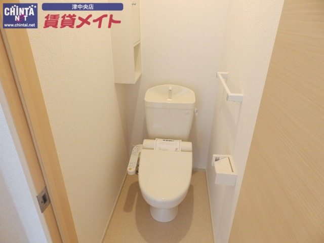 トイレ　同型参考写真