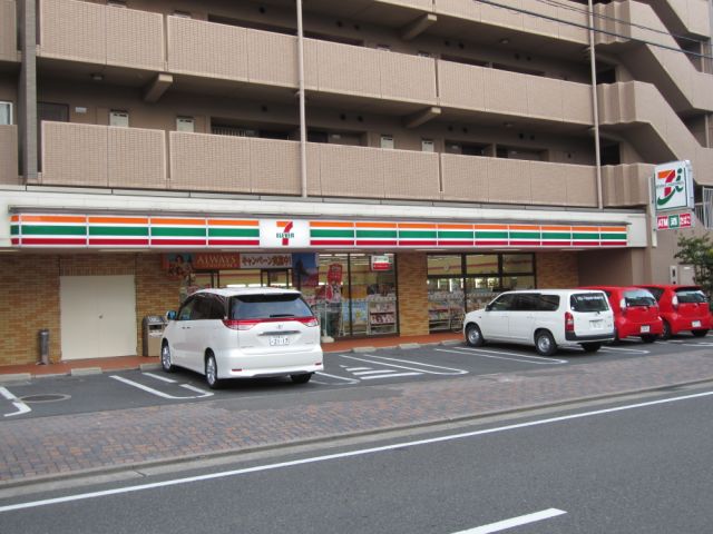 コンビニ　セブンイレブン（コンビニ）まで70m
