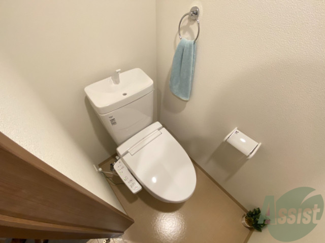 トイレ　トイレはウォシュレット機能付きです。安心して使用できますね