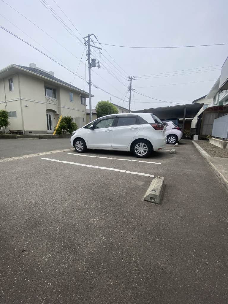 建物外観　駐車場
