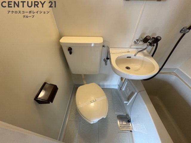 トイレ　浴室にトイレがあります