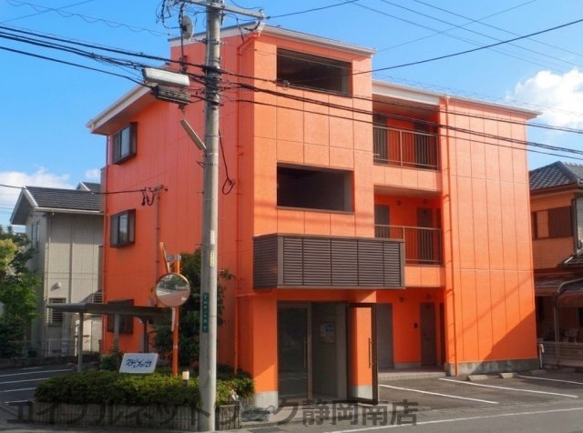 建物外観　落ち着いた雰囲気の外観です