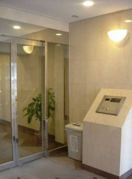 エントランス　【見学予約受付中】当店の仲介手数料賃料の半月分以下でご紹介★