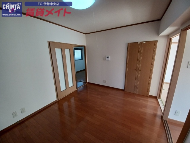 居室・リビング　同物件別部屋の写真