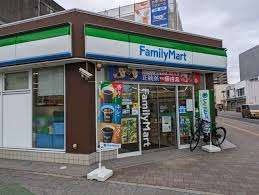 コンビニ　ファミリーマート真清田神社前店（コンビニ）まで576m