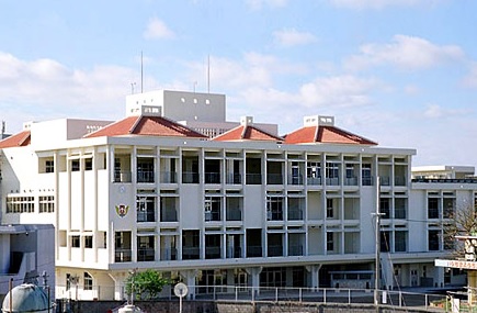小学校　浦添市立内間小学校（小学校）まで447m