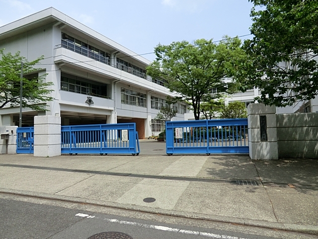 中学校　鎌倉市立手広中学校（中学校）まで898m