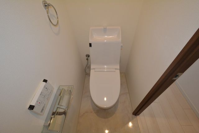 トイレ　ウォシュレット付きのトイレです♪