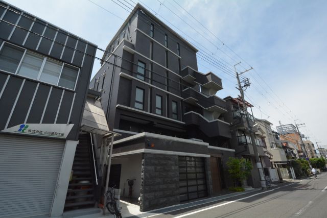建物外観　オートロック完備で安心のセキュリティ♪
