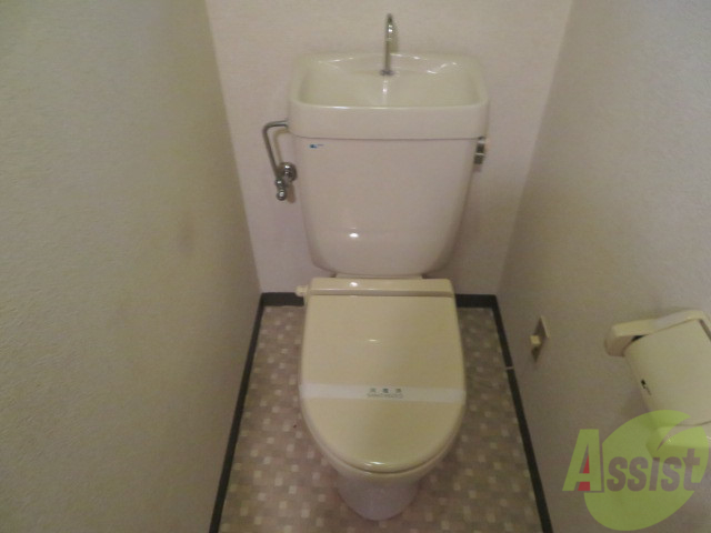トイレ　こちらはトイレです。清潔感があり、安心して使用できます。