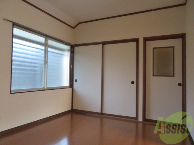その他部屋・スペース　寝室には窓があるので、朝の目覚めが良さそうです。