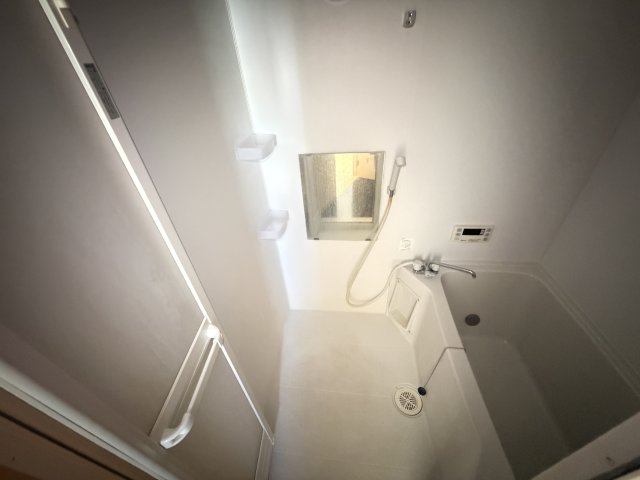 バス・シャワールーム　ラックがついています。