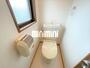 トイレ　小窓完備のトイレです