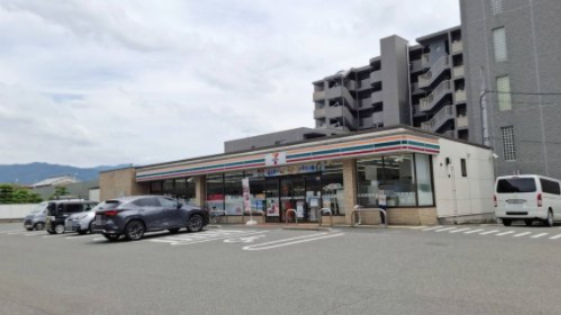 コンビニ　セブンイレブン 橿原神宮前駅東店（コンビニ）まで73m