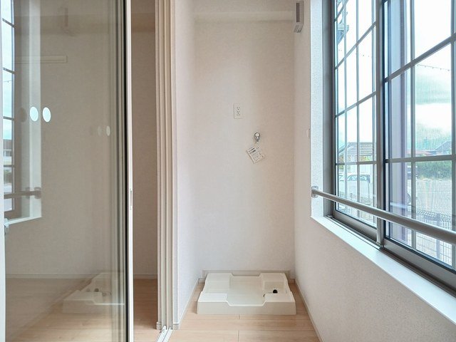 その他部屋・スペース　サンルーム。雨の日や冬でも安心して洗濯物が干せます！