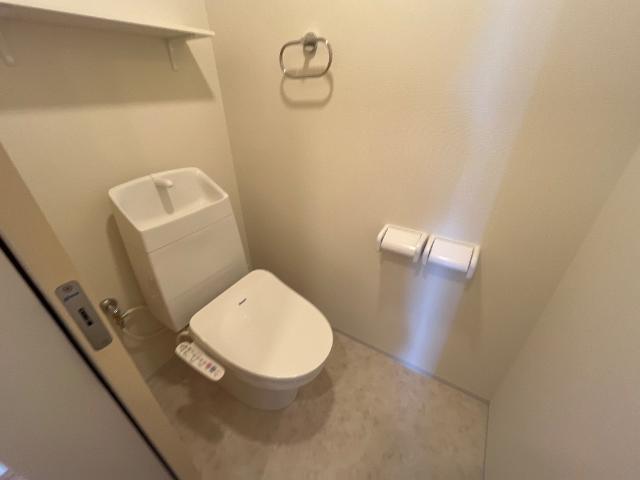 ＪＲ山陽本線 土山駅 徒歩4分 2階建 築1年のトイレ写真