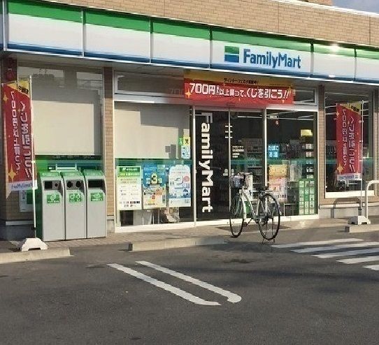 コンビニ　ファミリーマート（コンビニ）まで350m