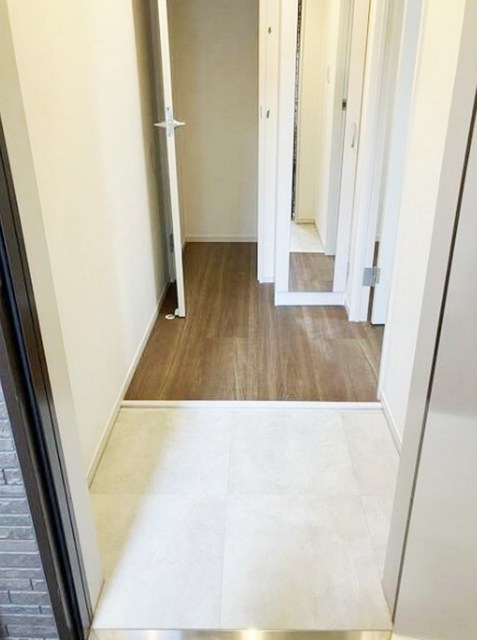 玄関　別部屋同仕様タイプ