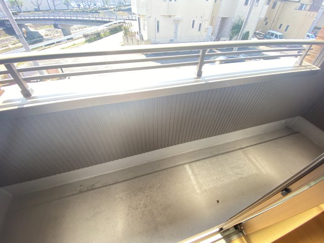 バルコニー　外からの目が気にならないバルコニーで洗濯物が干せます