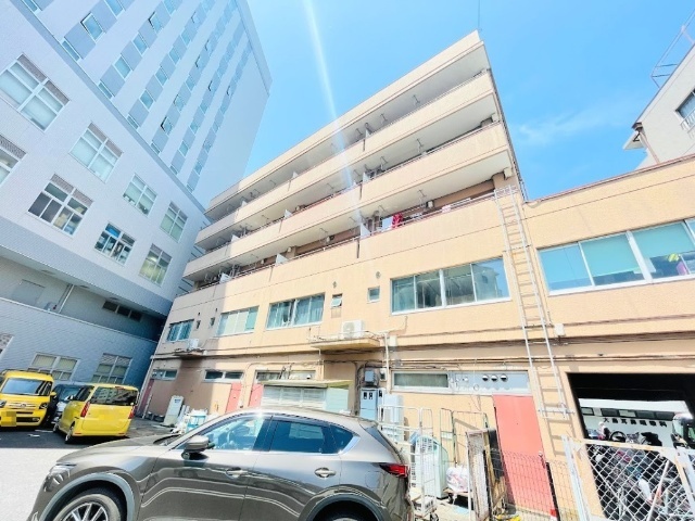 建物外観　１階はコンビニです