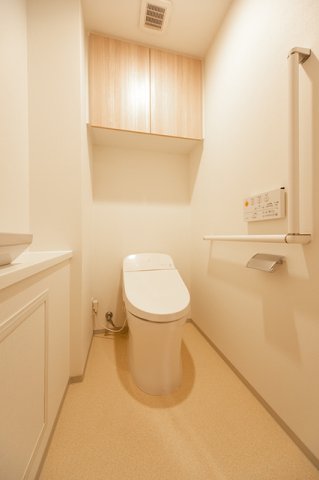 トイレ　※写真は同タイプ住戸です。