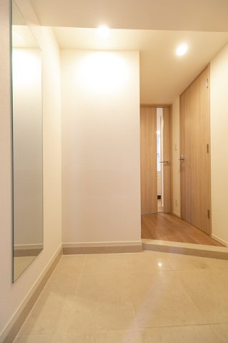 玄関　※写真は同タイプ住戸です。