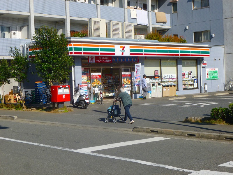 コンビニ　セブンイレブン（コンビニ）まで471m