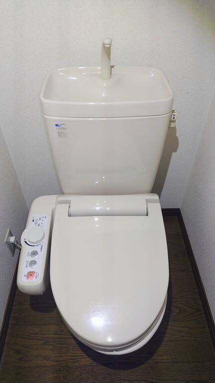 トイレ　温水洗浄便座
