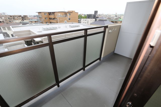 バルコニー　※同タイプの写真となり、実際のお部屋とは異なる場合があります
