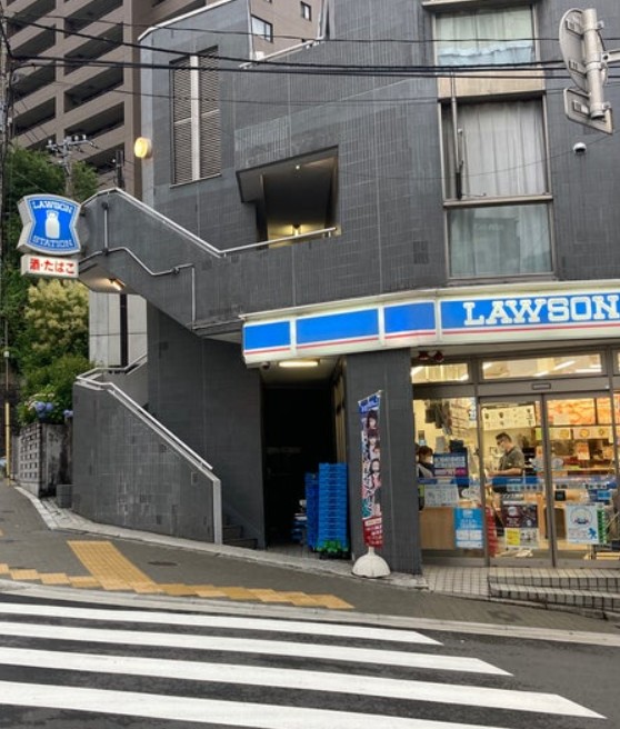 コンビニ　ローソン H三田四丁目店（コンビニ）まで729m