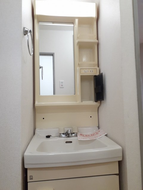 洗面設備　明るい洗面所です★