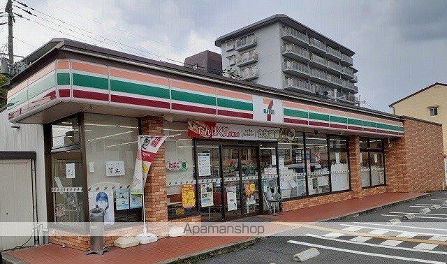 コンビニ　セブンイレブン様（コンビニ）まで300m