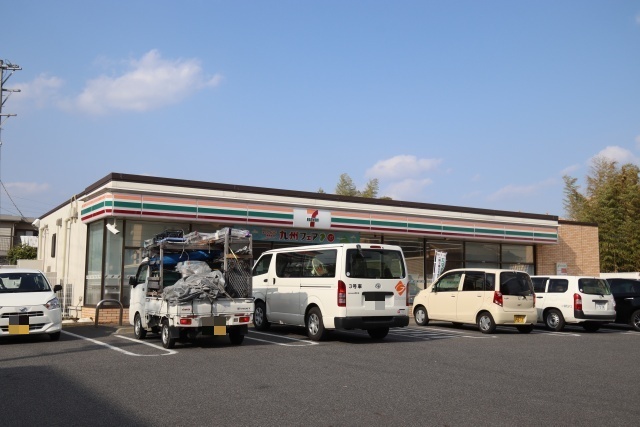 コンビニ　セブン-イレブン 名古屋四軒家１丁目店（コンビニ）まで200m
