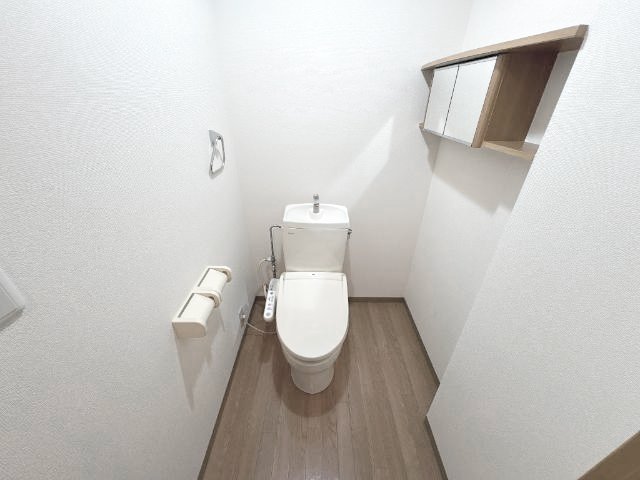 トイレ　温水洗浄便座