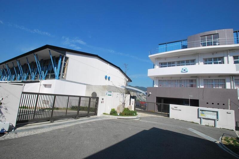 小学校　丸山ひばり小学校（小学校）まで550m