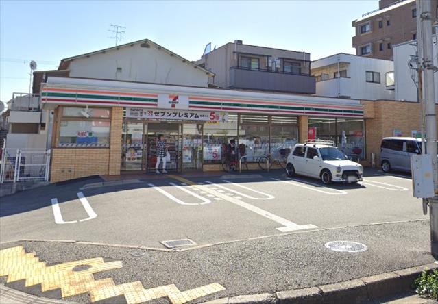 コンビニ　セブンイレブン（コンビニ）まで371m