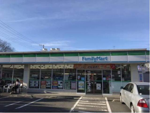 コンビニ　ファミリーマート十日市場店（コンビニ）まで611m