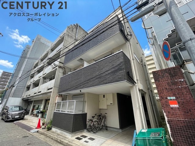 建物外観　オートロックで外部の人間が簡単に出入りできないため安心です。