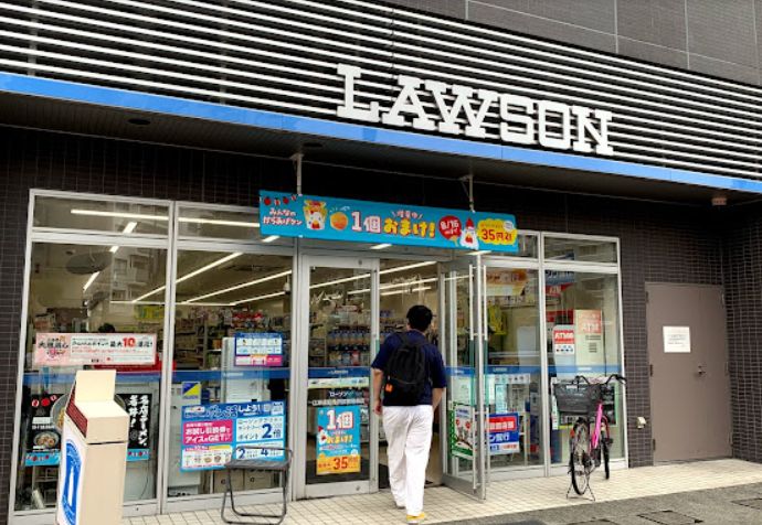 コンビニ　ローソン江東運転免許試験場前店（コンビニ）まで143m