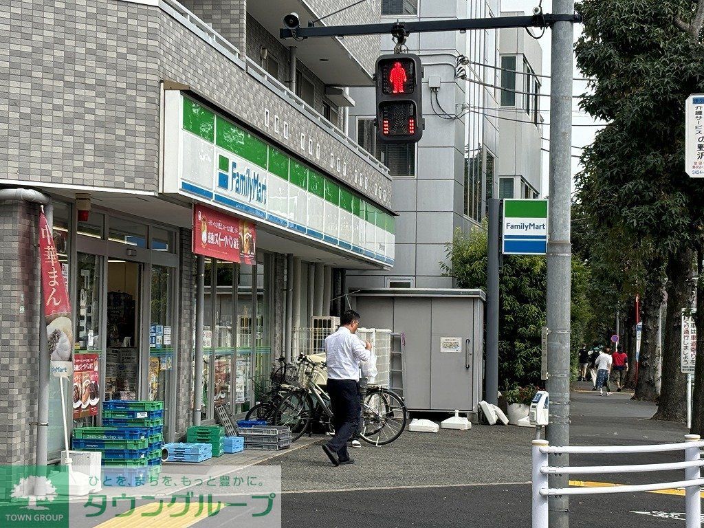 コンビニ　ファミリーマート 目黒柿の木坂店（コンビニ）まで150m
