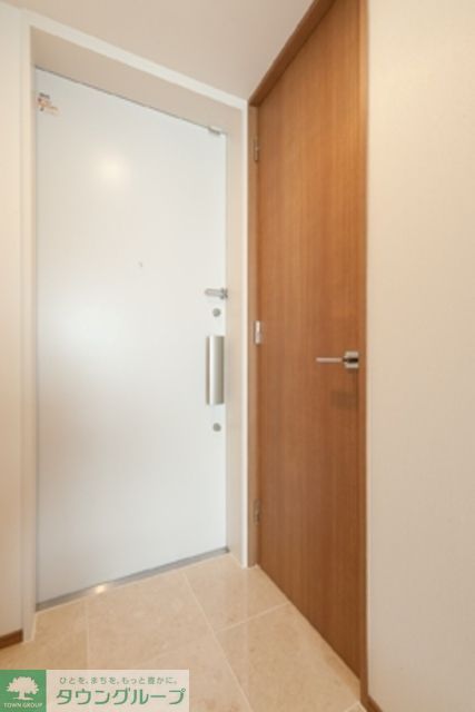 玄関　※写真は同タイプ住戸です。