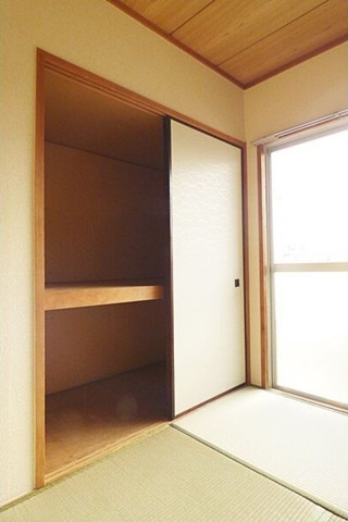 居室・リビング　※写真は同じマンションの違う部屋のものになります。※写真は同