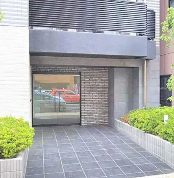 エントランス　落ち着いたエントランスです