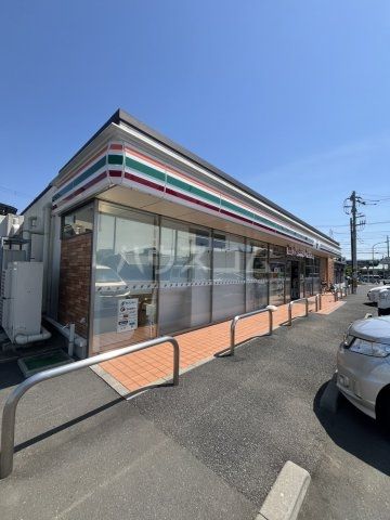 コンビニ　セブン-イレブン 松戸八ヶ崎８丁目店（コンビニ）まで848m