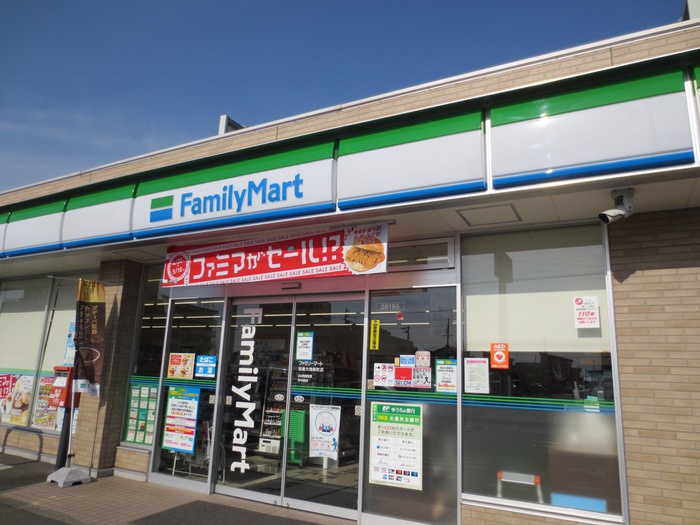 コンビニ　ファミリーマート（コンビニ）まで125m