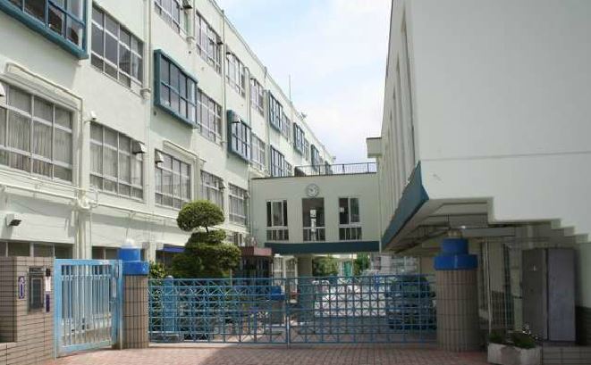 中学校　目黒区立大鳥中学校（中学校）まで480m