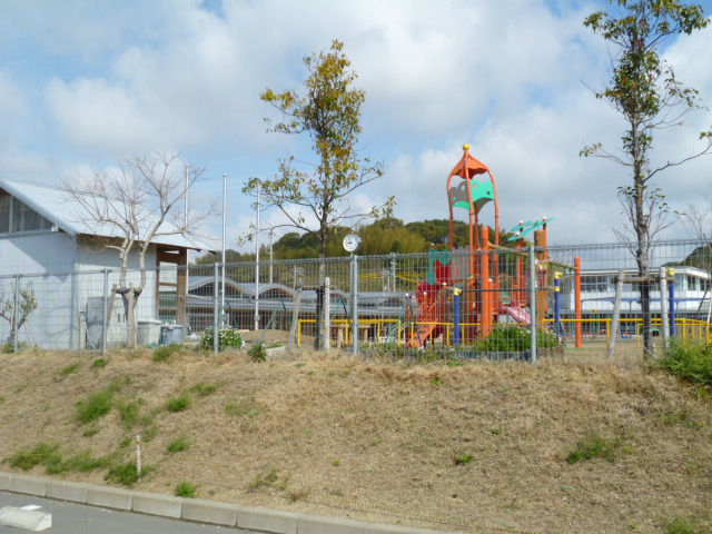 幼稚園・保育園　袋井市立山梨こども園（幼稚園・保育園）まで562m