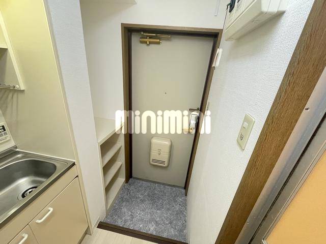 玄関　うれしい下駄箱設備。